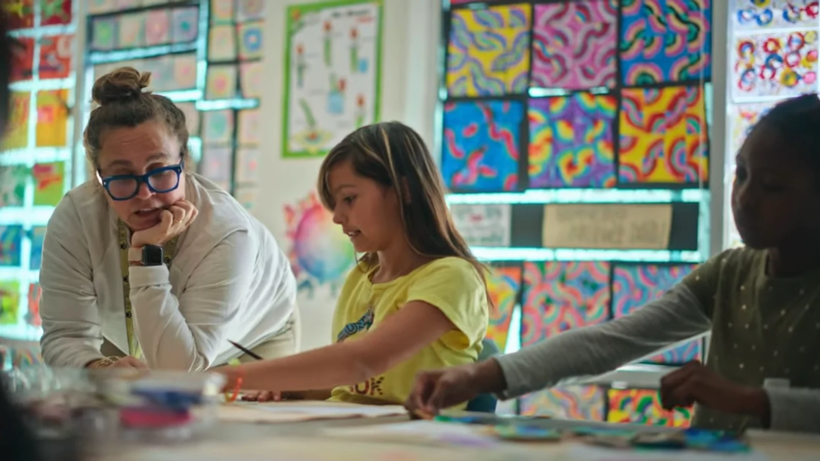 How does a PE instructor teach art lessons for kids?